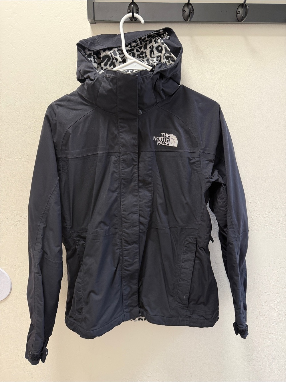 The North Face Black Ski & Snow Jacket with Leopard-Print Lining